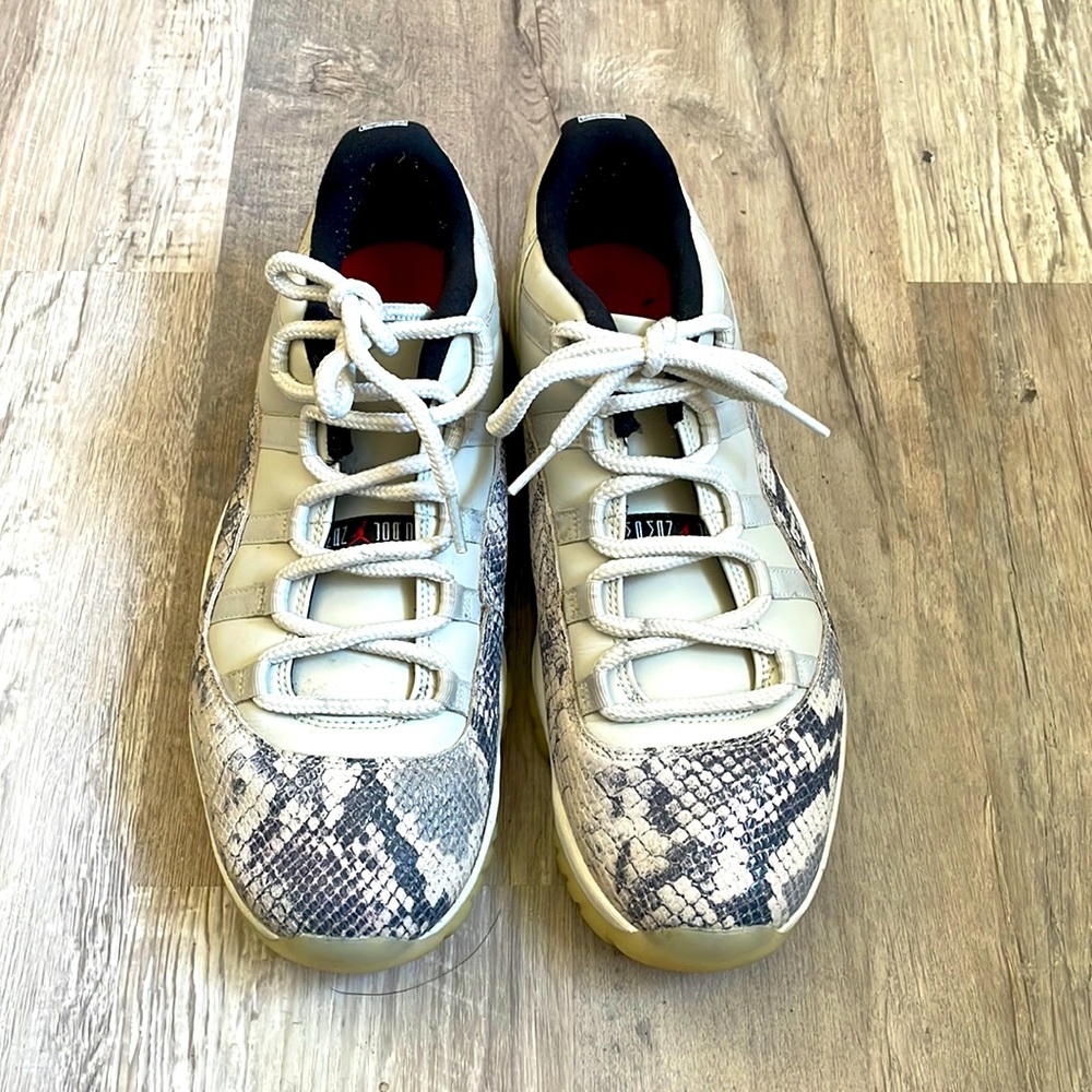 Jordan 11 Retro Low
Snake Light Bone size : 10.5
